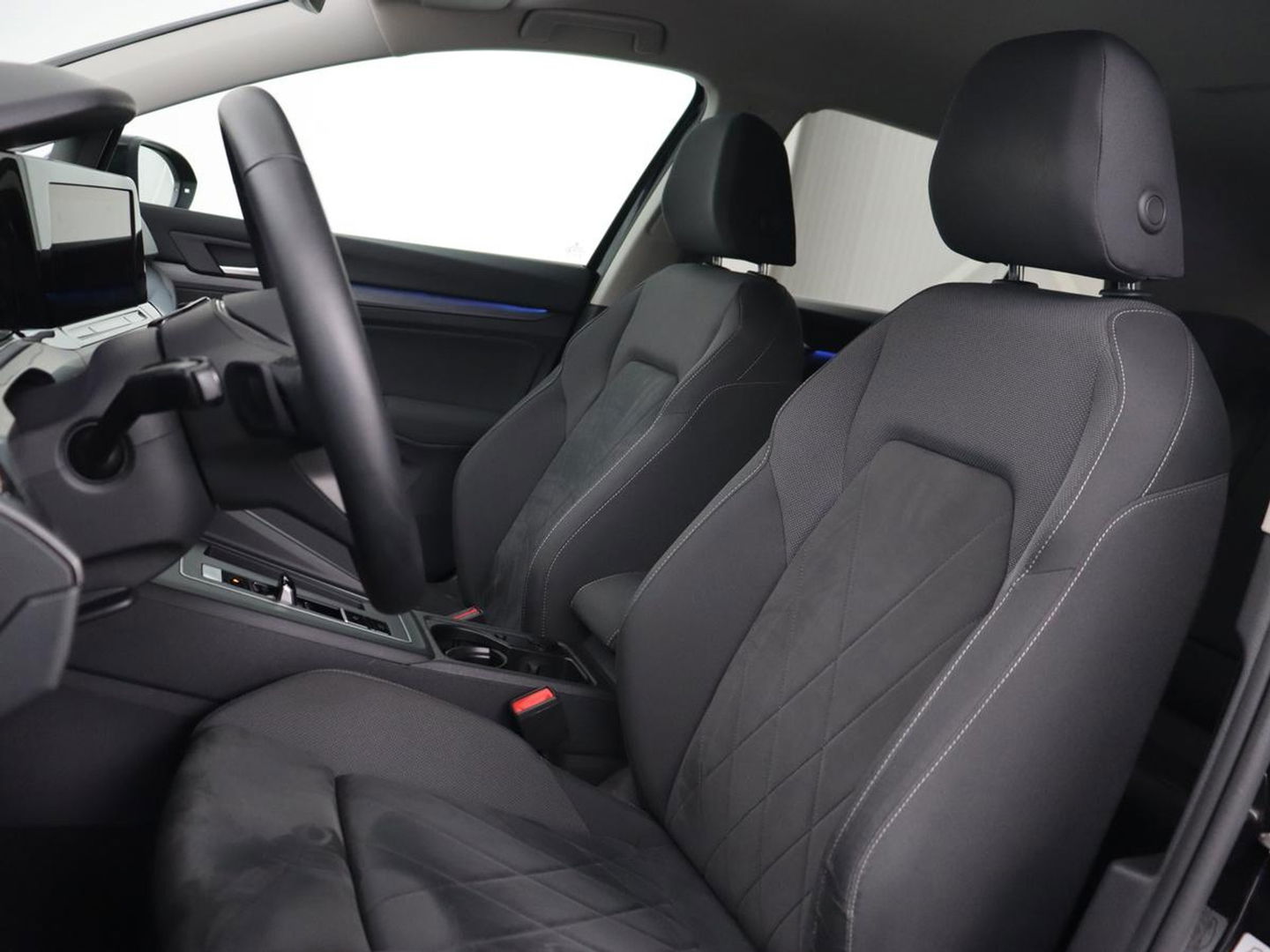 Volkswagen Golf 1.4 eHybrid Style | Stoelverwarming | Massage | Carplay | Sfeerverlichting | Navigatie | Memory | Adaptive cruise | Full LED | Parkeerhulp | Getint glas | PHEV | Plug In