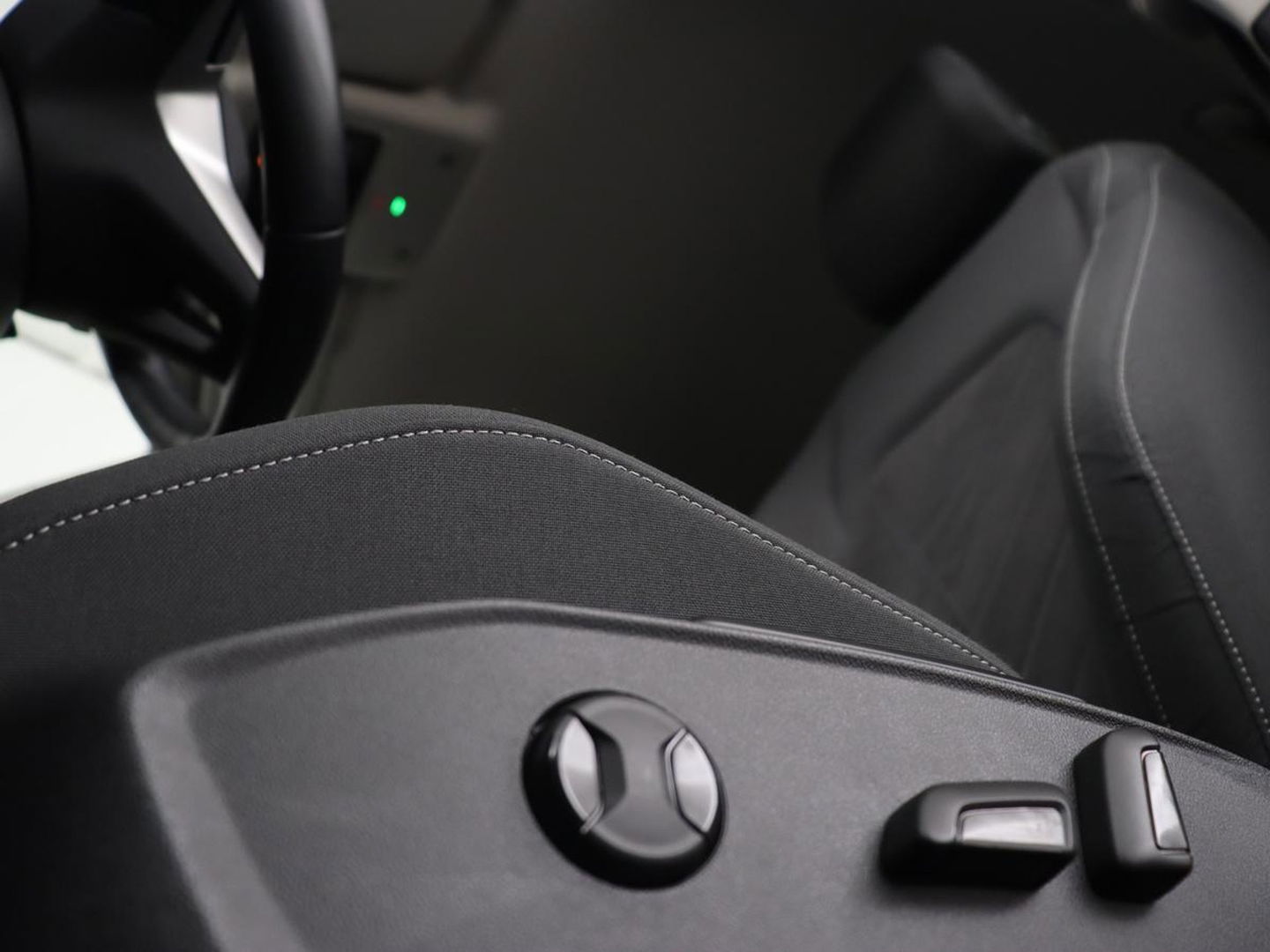 Volkswagen Golf 1.4 eHybrid Style | Stoelverwarming | Massage | Carplay | Sfeerverlichting | Navigatie | Memory | Adaptive cruise | Full LED | Parkeerhulp | Getint glas | PHEV | Plug In