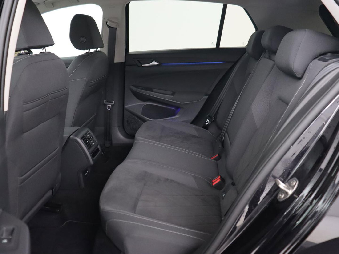 Volkswagen Golf 1.4 eHybrid Style | Stoelverwarming | Massage | Carplay | Sfeerverlichting | Navigatie | Memory | Adaptive cruise | Full LED | Parkeerhulp | Getint glas | PHEV | Plug In