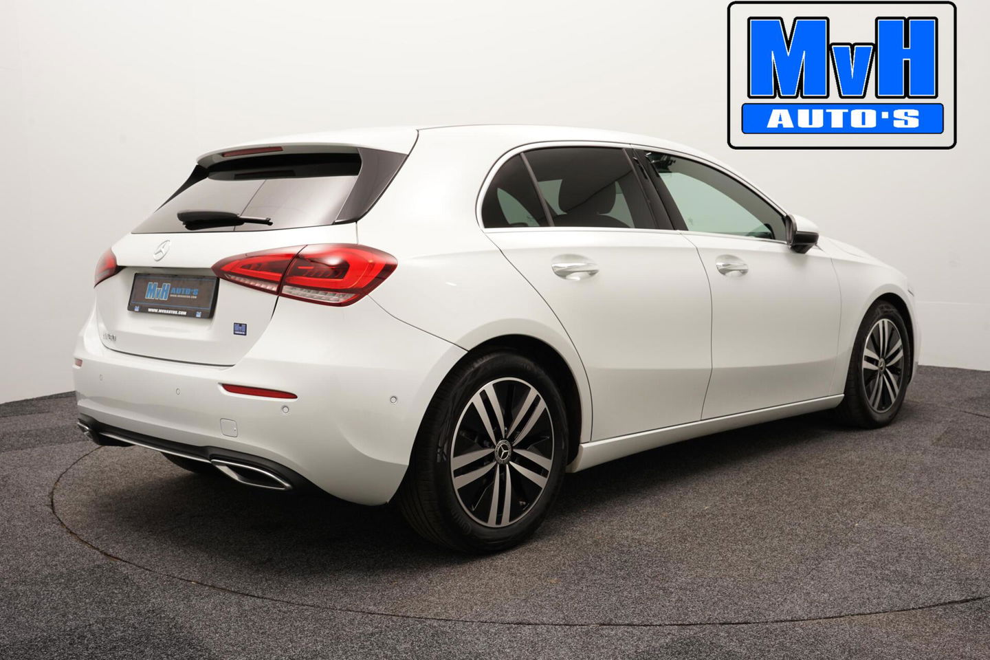 Mercedes-Benz A-Klasse 180 Premium Plus|PARELMOER|SFEERVERL|CAMERA