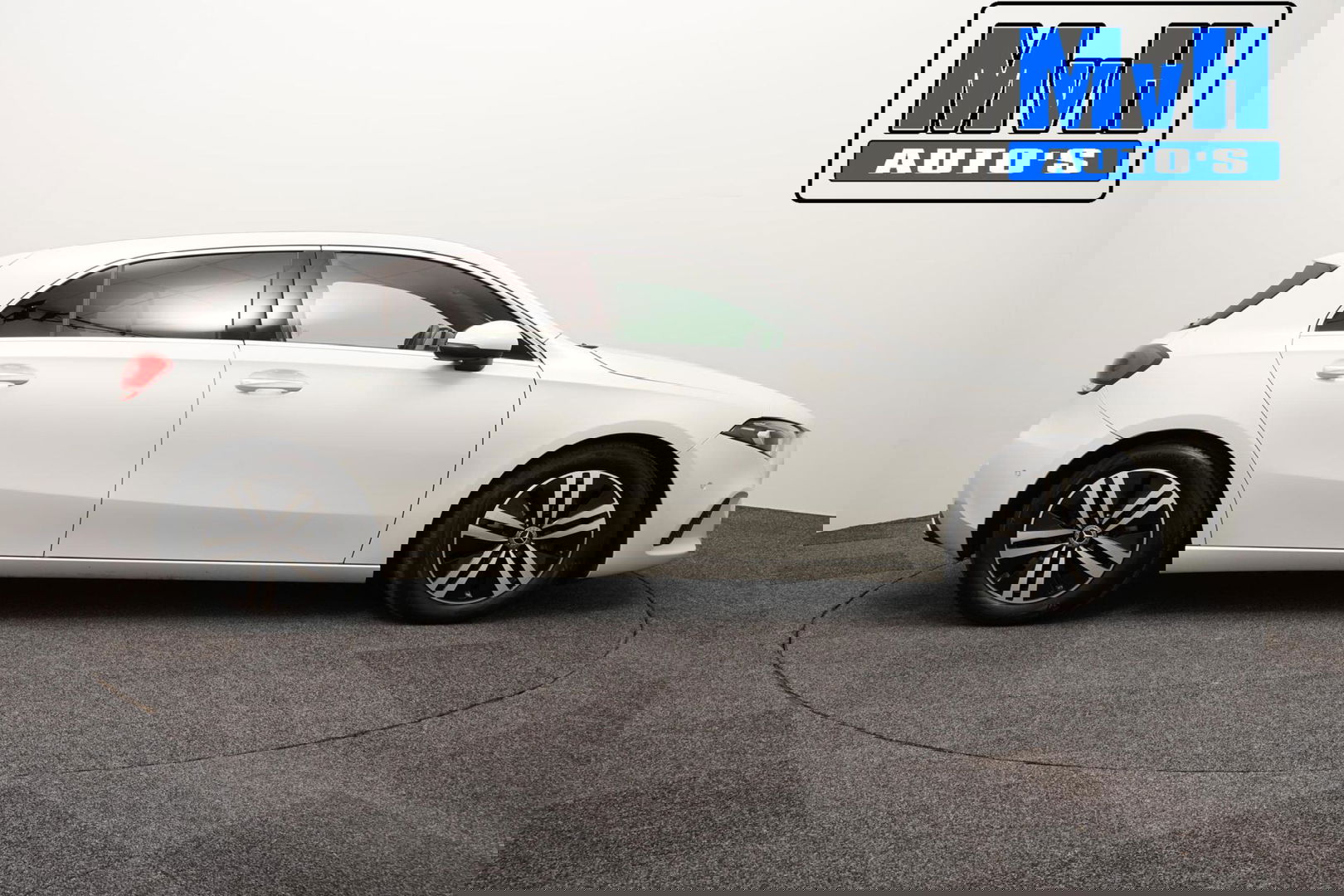 Mercedes-Benz A-Klasse 180 Premium Plus|PARELMOER|SFEERVERL|CAMERA