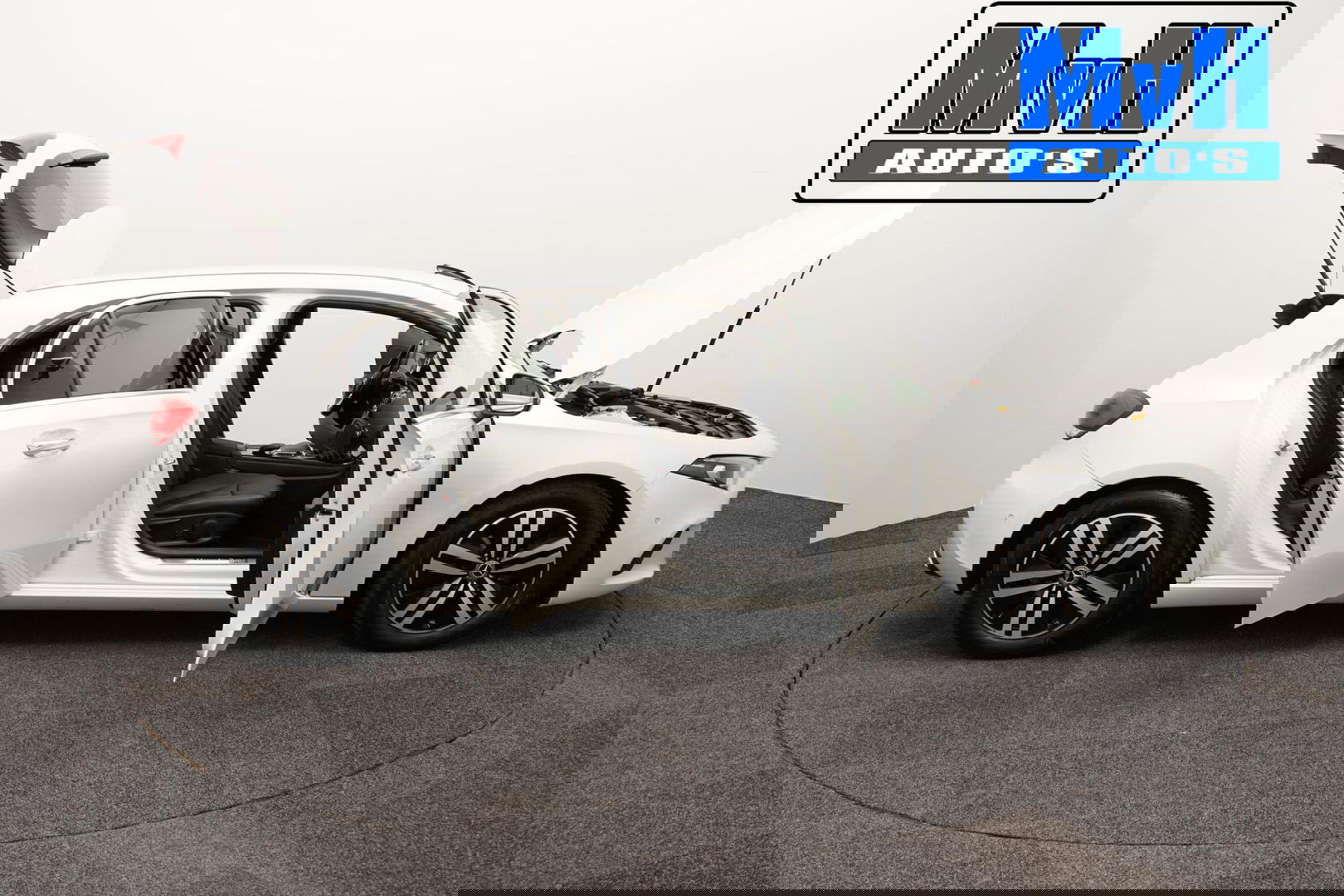 Mercedes-Benz A-Klasse 180 Premium Plus|PARELMOER|SFEERVERL|CAMERA