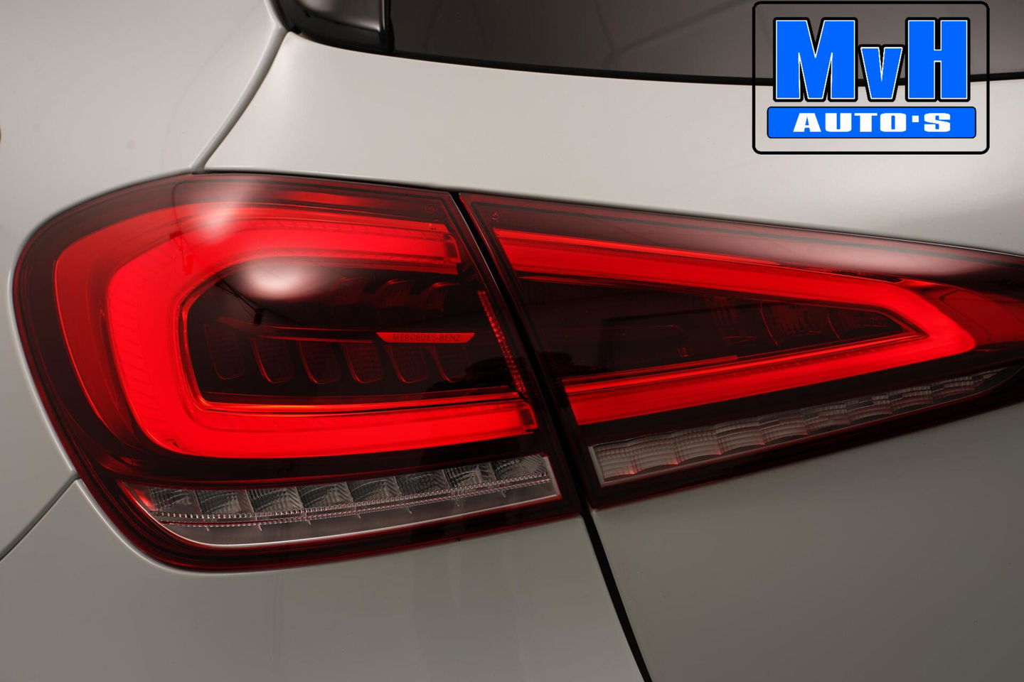 Mercedes-Benz A-Klasse 180 Premium Plus|PARELMOER|SFEERVERL|CAMERA