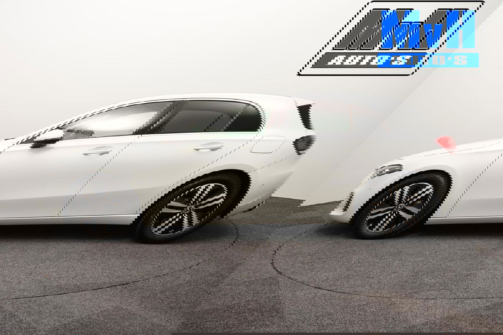 Mercedes-Benz A-Klasse 180 Premium Plus|PARELMOER|SFEERVERL|CAMERA