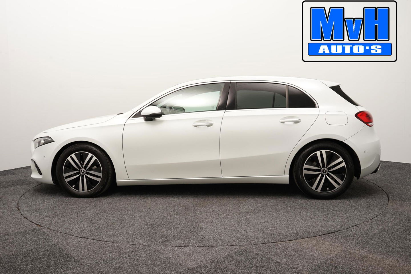 Mercedes-Benz A-Klasse 180 Premium Plus|PARELMOER|SFEERVERL|CAMERA