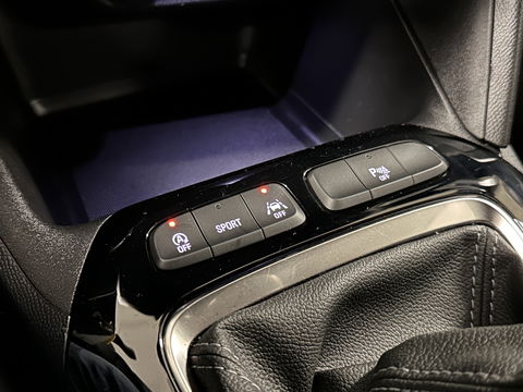 Opel Corsa 1.2 GS Line | Cruise Control | Apple Carplay | Android Auto | Achteruitrijcamera | Parkeersensoren | Dodehoeksensor | DAB | Lane Assist