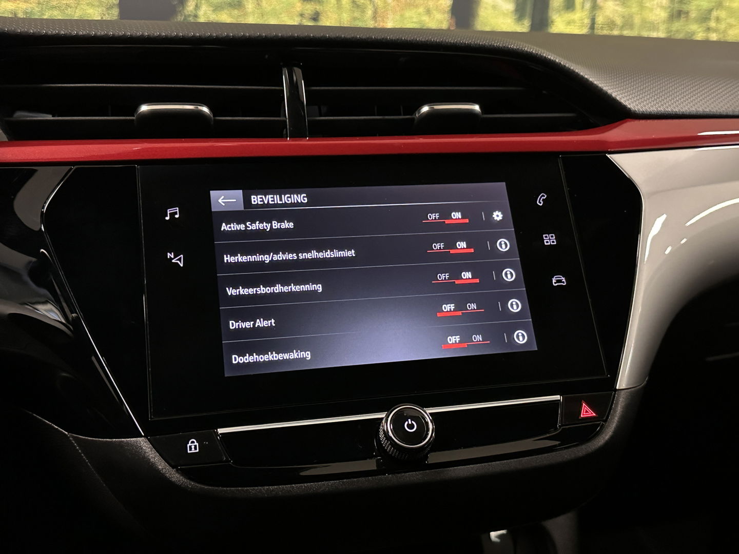 Opel Corsa 1.2 GS Line | Cruise Control | Apple Carplay | Android Auto | Achteruitrijcamera | Parkeersensoren | Dodehoeksensor | DAB | Lane Assist