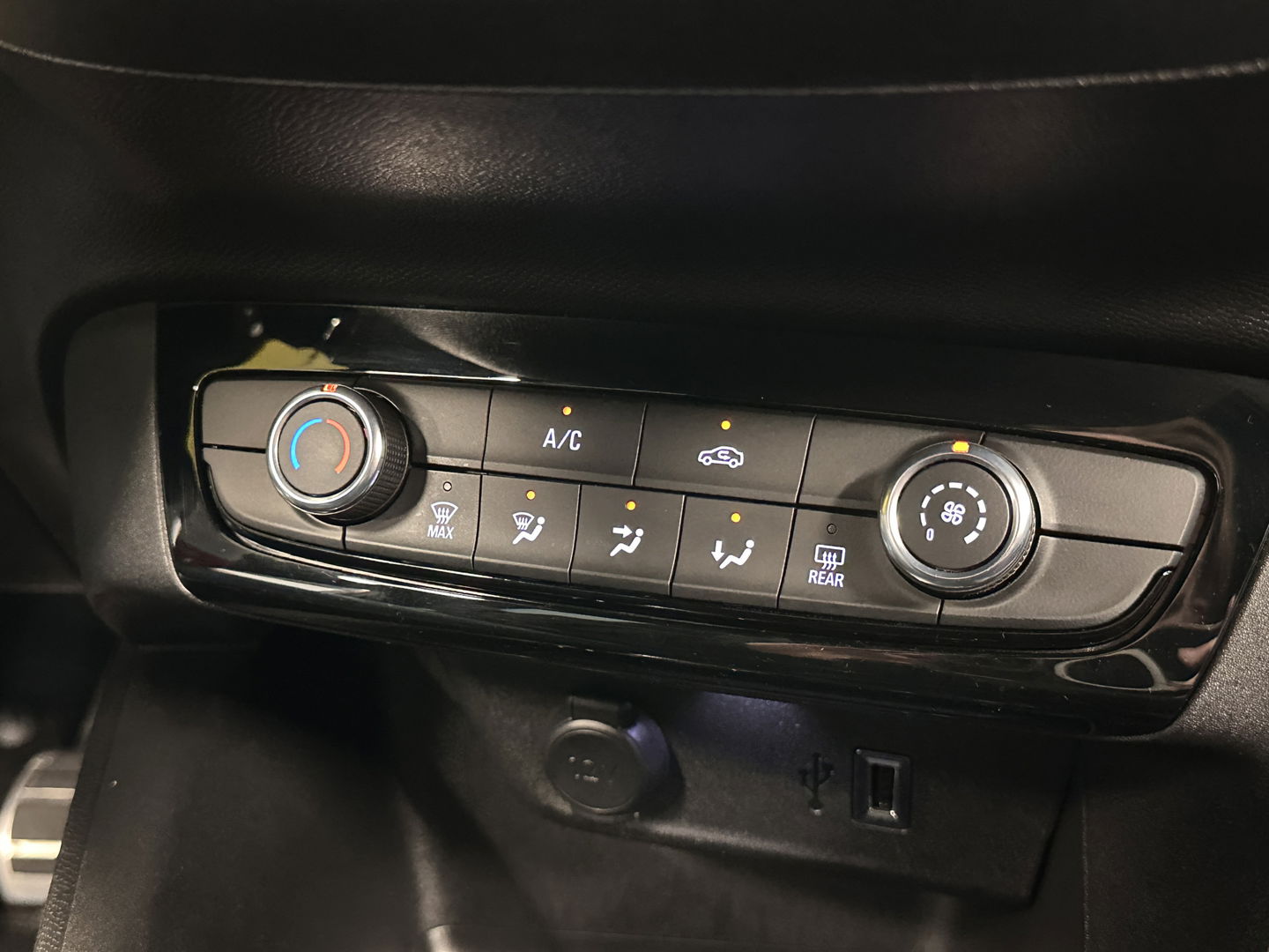 Opel Corsa 1.2 GS Line | Cruise Control | Apple Carplay | Android Auto | Achteruitrijcamera | Parkeersensoren | Dodehoeksensor | DAB | Lane Assist