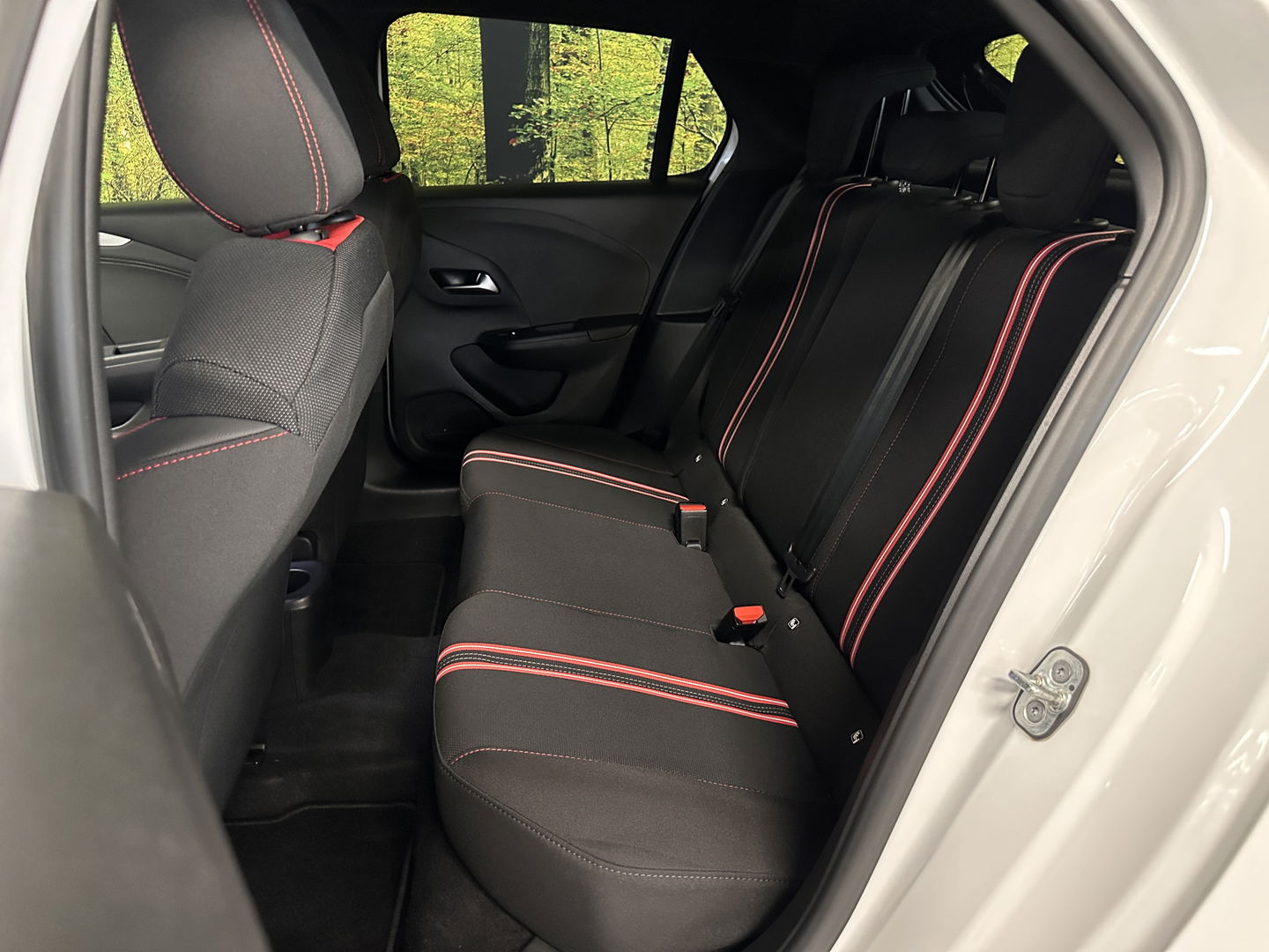 Opel Corsa 1.2 GS Line | Cruise Control | Apple Carplay | Android Auto | Achteruitrijcamera | Parkeersensoren | Dodehoeksensor | DAB | Lane Assist