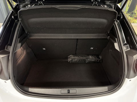 Opel Corsa 1.2 GS Line | Cruise Control | Apple Carplay | Android Auto | Achteruitrijcamera | Parkeersensoren | Dodehoeksensor | DAB | Lane Assist