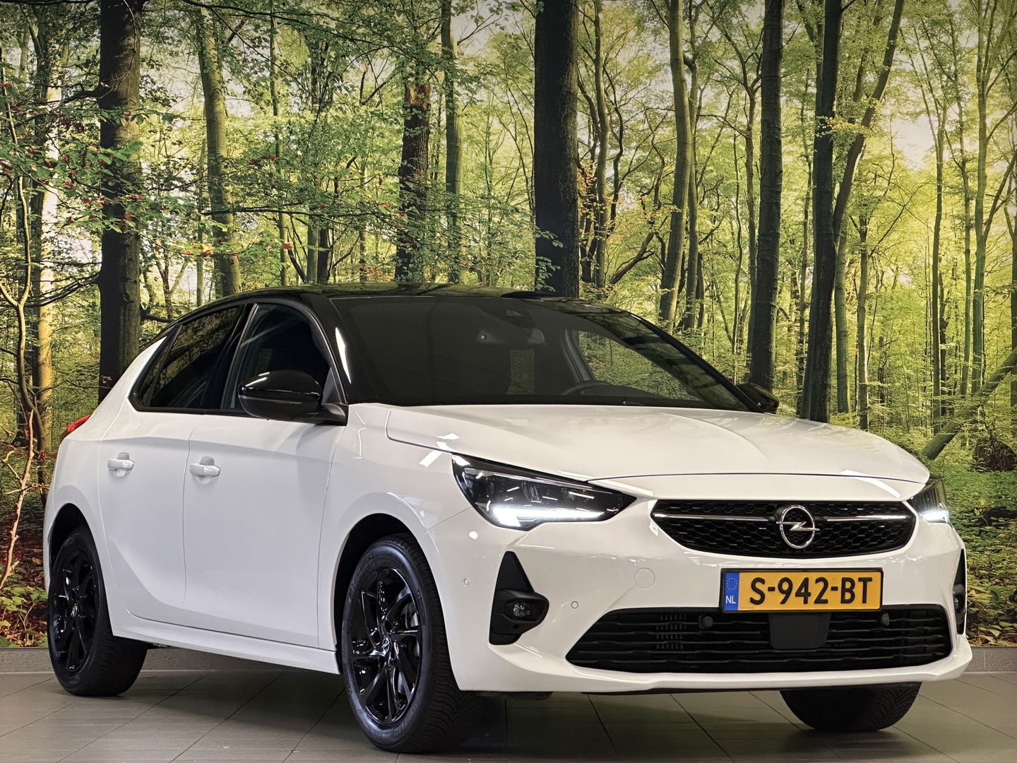 Opel Corsa 1.2 GS Line | Cruise Control | Apple Carplay | Android Auto | Achteruitrijcamera | Parkeersensoren | Dodehoeksensor | DAB | Lane Assist