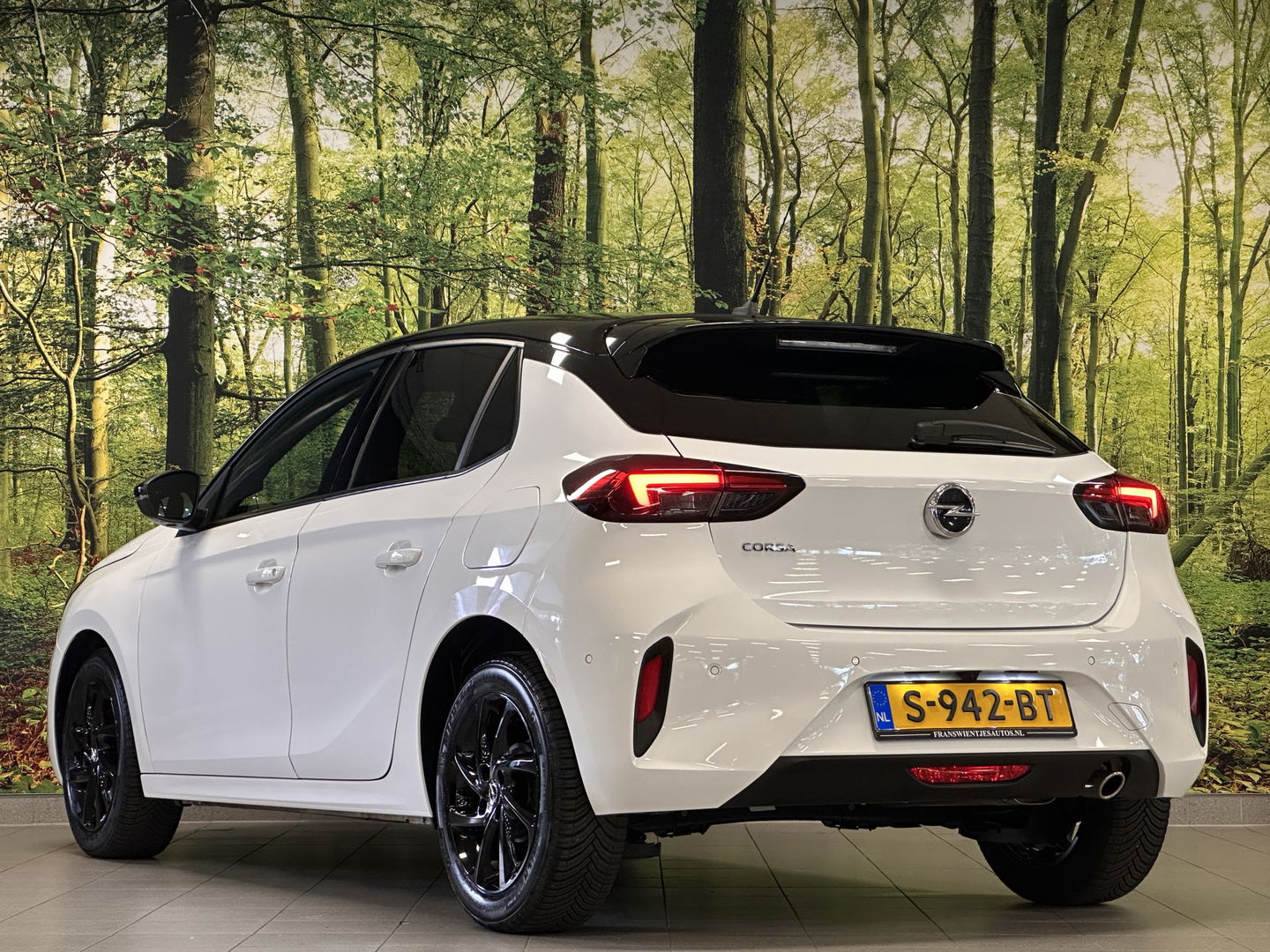 Opel Corsa 1.2 GS Line | Cruise Control | Apple Carplay | Android Auto | Achteruitrijcamera | Parkeersensoren | Dodehoeksensor | DAB | Lane Assist