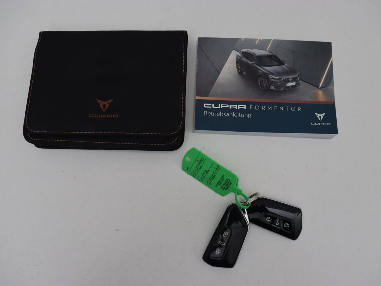 CUPRA Formentor 2.0 TSI 4DRIVE | 310pk | Trekhaak | Stoelverwarming | Camera | Adaptive cruise | 19'' | Sfeerverlichting | Keyless | Full LED | Sportstoelen | Stuurverwarming | DAB