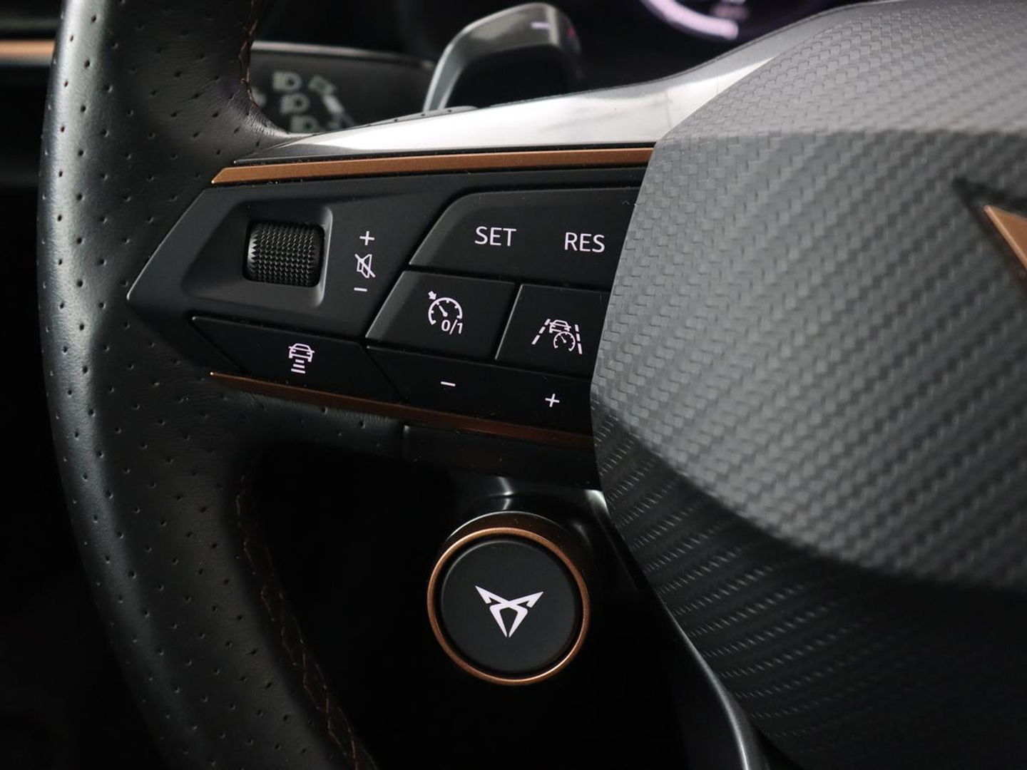 CUPRA Formentor 2.0 TSI 4DRIVE | 310pk | Trekhaak | Stoelverwarming | Camera | Adaptive cruise | 19'' | Sfeerverlichting | Keyless | Full LED | Sportstoelen | Stuurverwarming | DAB