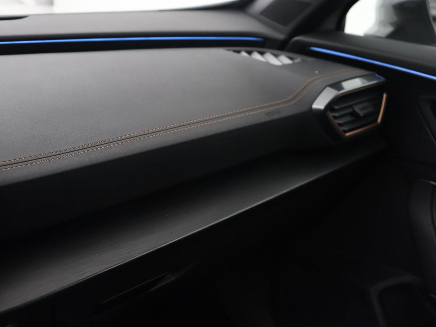 CUPRA Formentor 2.0 TSI 4DRIVE | 310pk | Trekhaak | Stoelverwarming | Camera | Adaptive cruise | 19'' | Sfeerverlichting | Keyless | Full LED | Sportstoelen | Stuurverwarming | DAB