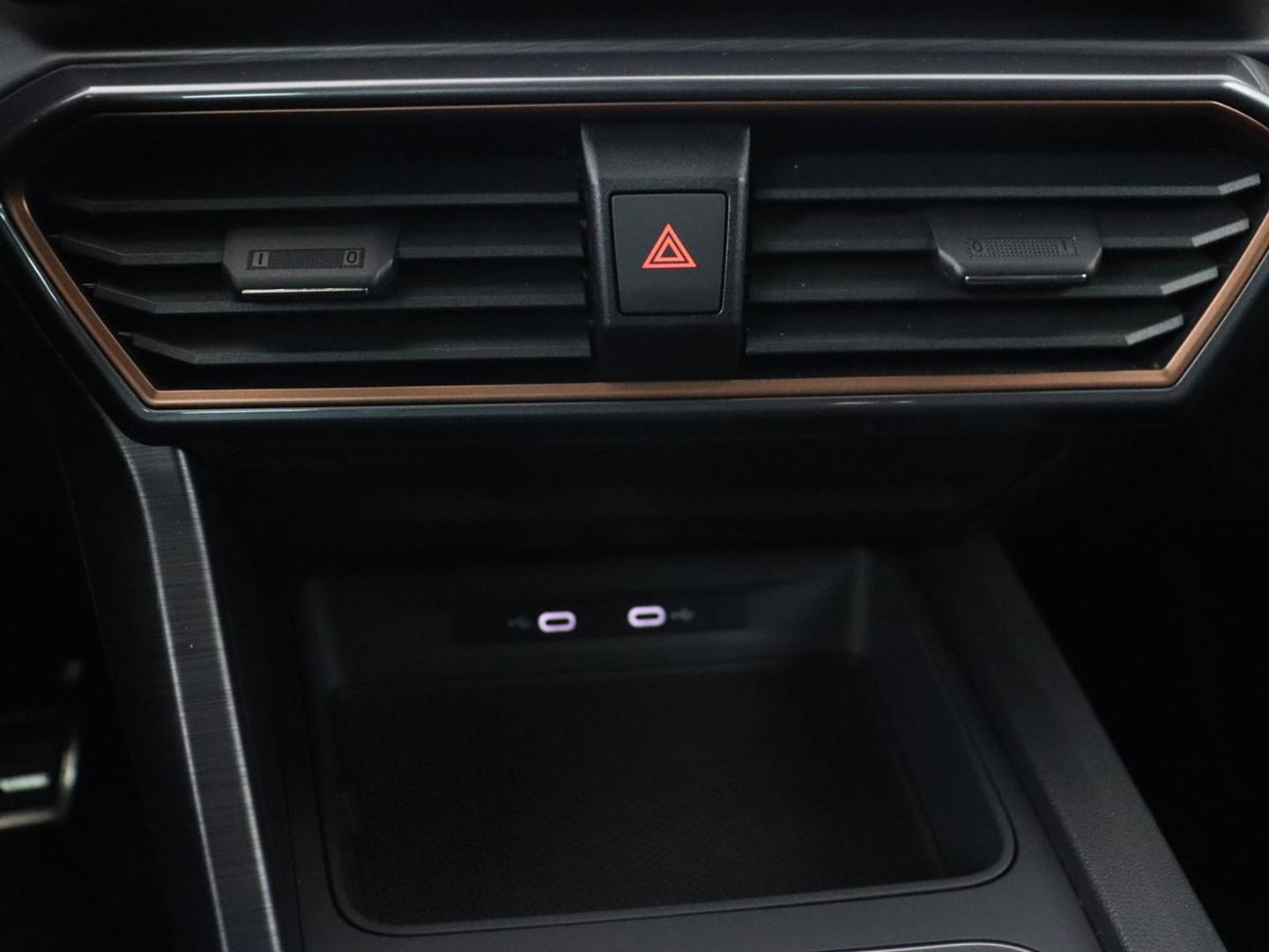 CUPRA Formentor 2.0 TSI 4DRIVE | 310pk | Trekhaak | Stoelverwarming | Camera | Adaptive cruise | 19'' | Sfeerverlichting | Keyless | Full LED | Sportstoelen | Stuurverwarming | DAB