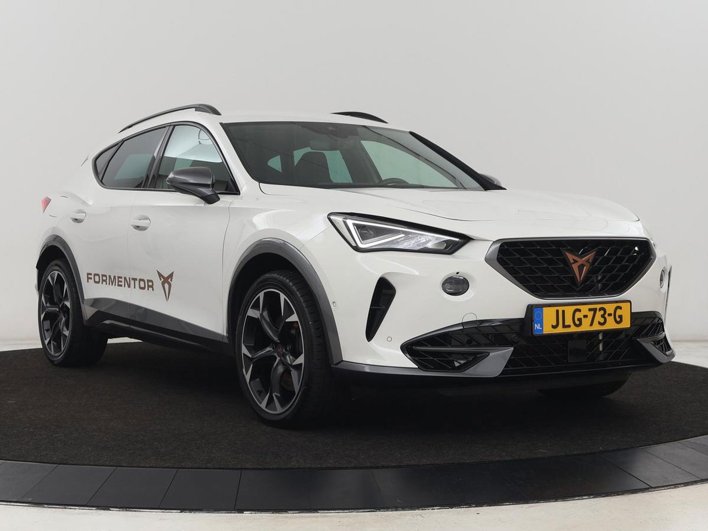 CUPRA Formentor 2.0 TSI 4DRIVE | 310pk | Trekhaak | Stoelverwarming | Camera | Adaptive cruise | 19'' | Sfeerverlichting | Keyless | Full LED | Sportstoelen | Stuurverwarming | DAB