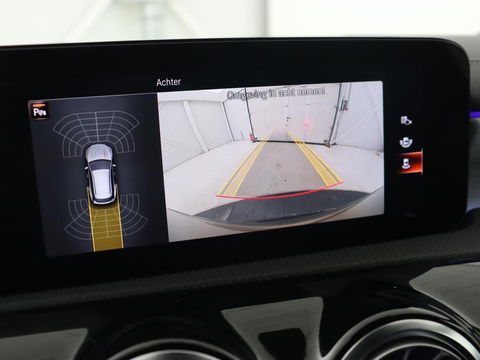 Mercedes-Benz CLA-Klasse 250e AMG Night | Stoelverwarming | Carplay | Camera | Widescreen | Sfeerverlichting | Leder/Alcantara | Navigatie | Park Assist | Origineel Zwart | PHEV | Plug In