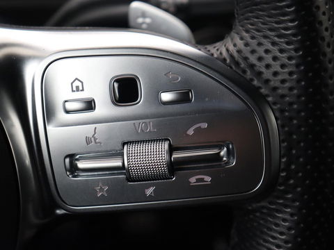 Mercedes-Benz CLA-Klasse 250e AMG Night | Stoelverwarming | Carplay | Camera | Widescreen | Sfeerverlichting | Leder/Alcantara | Navigatie | Park Assist | Origineel Zwart | PHEV | Plug In