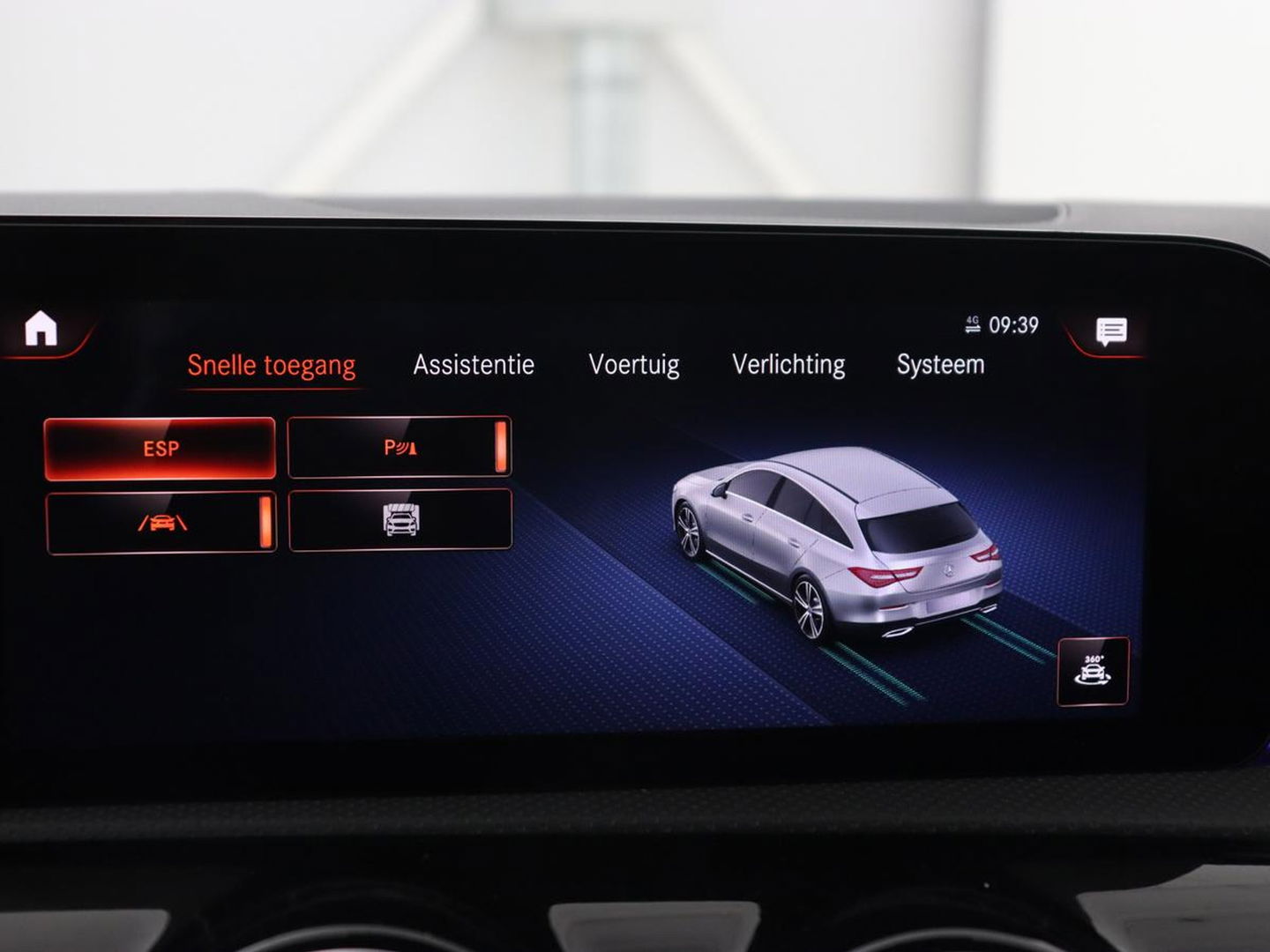 Mercedes-Benz CLA-Klasse 250e AMG Night | Stoelverwarming | Carplay | Camera | Widescreen | Sfeerverlichting | Leder/Alcantara | Navigatie | Park Assist | Origineel Zwart | PHEV | Plug In
