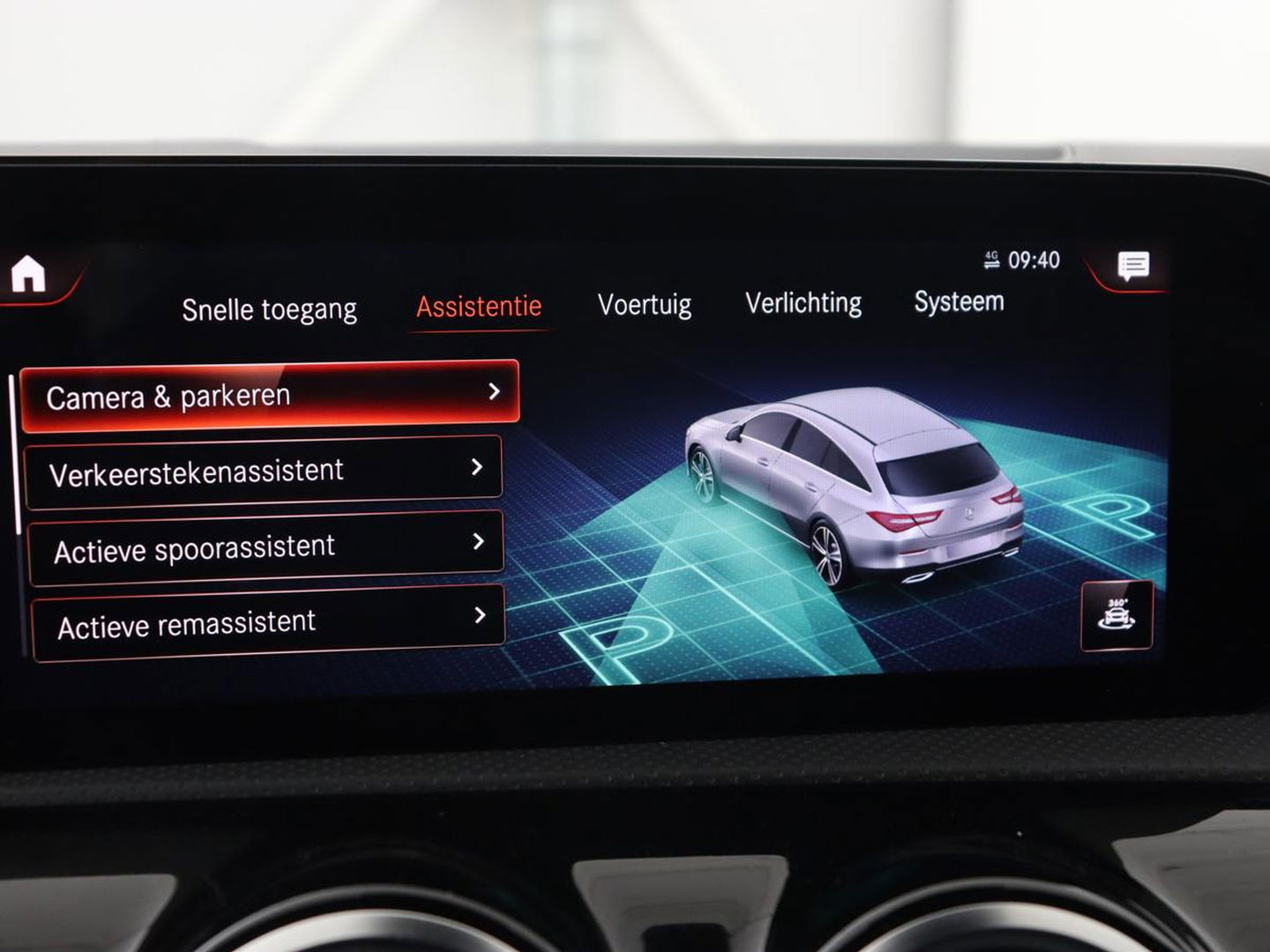 Mercedes-Benz CLA-Klasse 250e AMG Night | Stoelverwarming | Carplay | Camera | Widescreen | Sfeerverlichting | Leder/Alcantara | Navigatie | Park Assist | Origineel Zwart | PHEV | Plug In