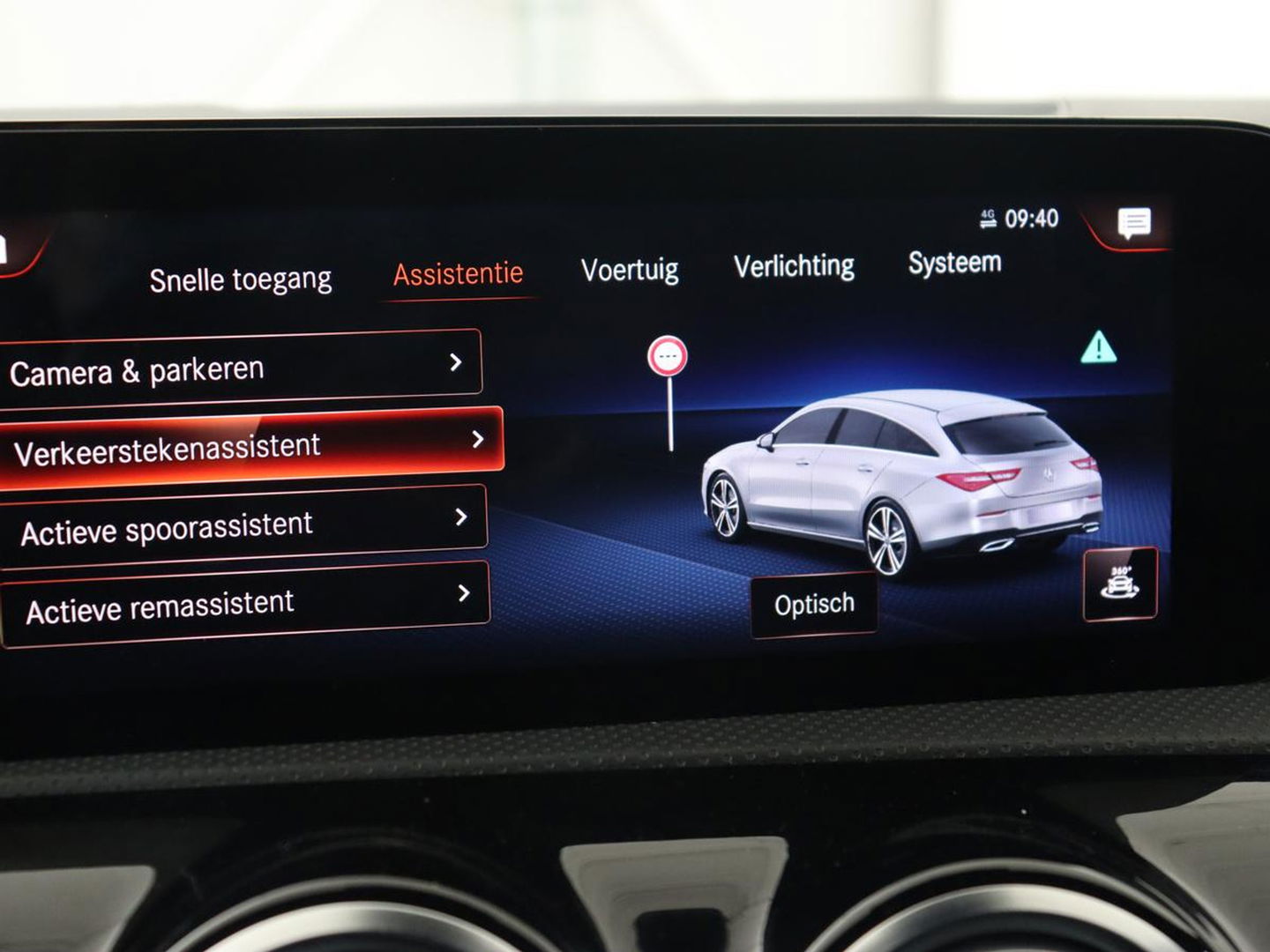 Mercedes-Benz CLA-Klasse 250e AMG Night | Stoelverwarming | Carplay | Camera | Widescreen | Sfeerverlichting | Leder/Alcantara | Navigatie | Park Assist | Origineel Zwart | PHEV | Plug In