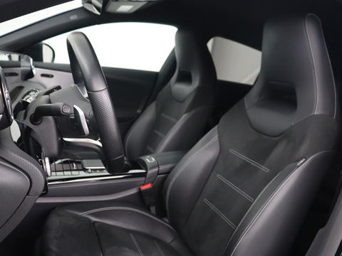 Mercedes-Benz CLA-Klasse 250e AMG Night | Stoelverwarming | Carplay | Camera | Widescreen | Sfeerverlichting | Leder/Alcantara | Navigatie | Park Assist | Origineel Zwart | PHEV | Plug In