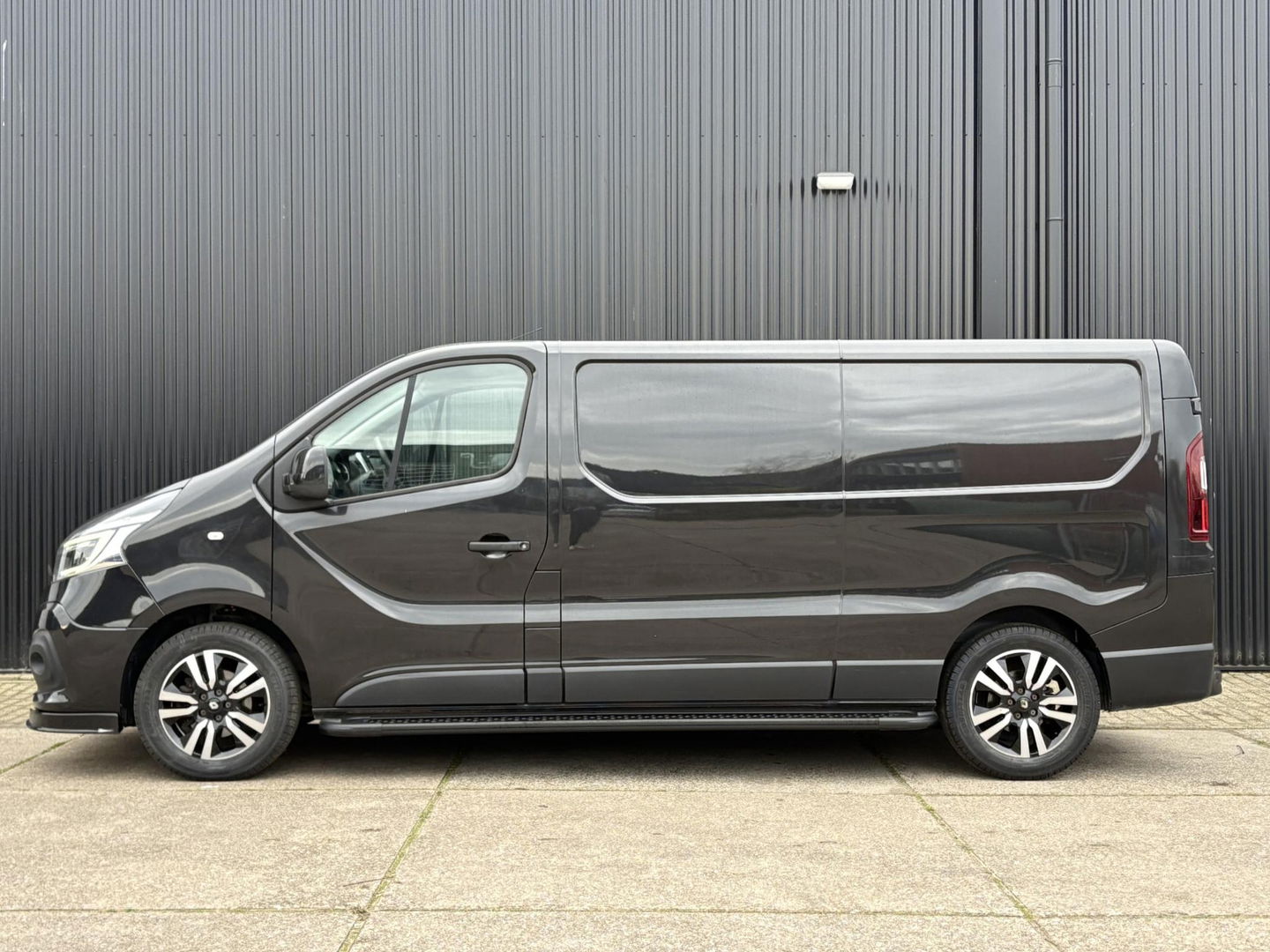 Renault Trafic 2.0 dCi 170 T29 L2H1 | MARGE | DIKKE UITVOERING | LED | NAVI | Sidesteps | LMV