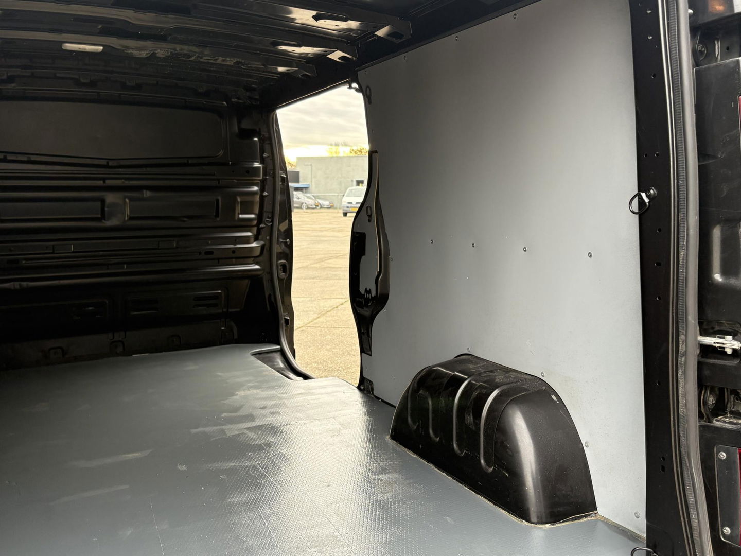 Renault Trafic 2.0 dCi 170 T29 L2H1 | MARGE | DIKKE UITVOERING | LED | NAVI | Sidesteps | LMV