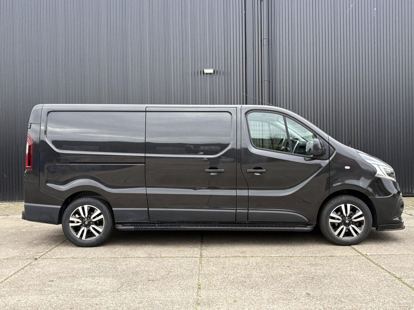 Renault Trafic 2.0 dCi 170 T29 L2H1 | MARGE | DIKKE UITVOERING | LED | NAVI | Sidesteps | LMV