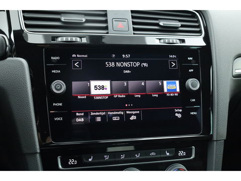 Volkswagen Golf 2.0 TSI GTI Performance | Digi. Dashboard | 18'' | Apple CarPlay | Camera | Adapt. Cruise | Stoelverw.