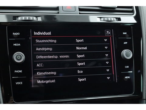 Volkswagen Golf 2.0 TSI GTI Performance | Digi. Dashboard | 18'' | Apple CarPlay | Camera | Adapt. Cruise | Stoelverw.