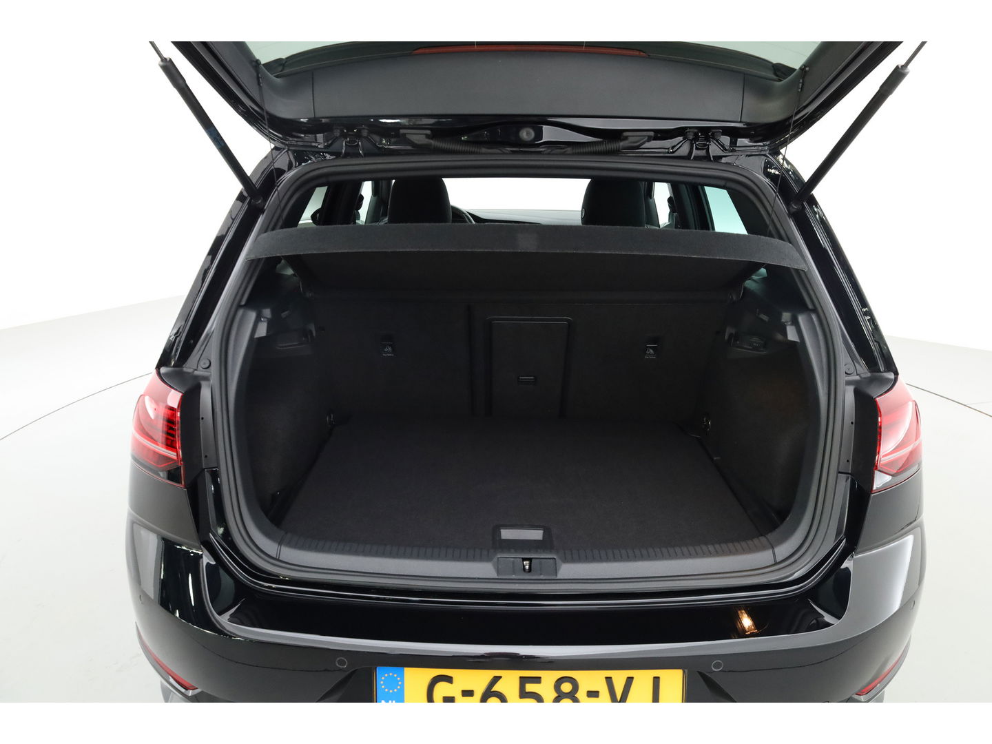 Volkswagen Golf 2.0 TSI GTI Performance | Digi. Dashboard | 18'' | Apple CarPlay | Camera | Adapt. Cruise | Stoelverw.