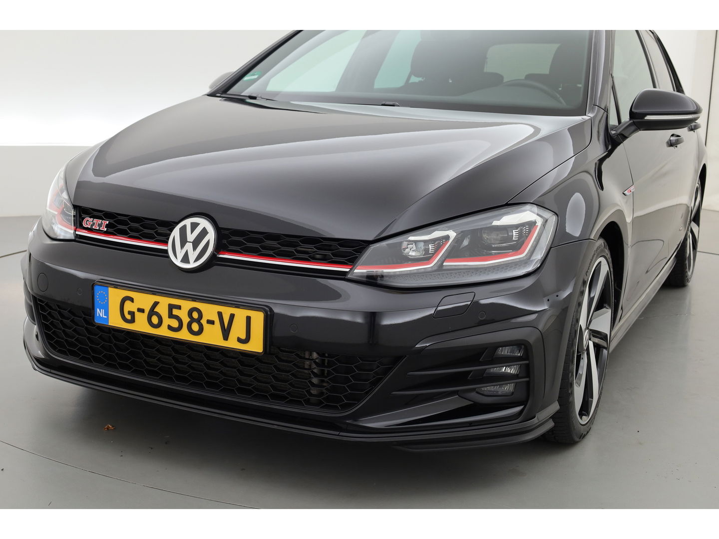 Volkswagen Golf 2.0 TSI GTI Performance | Digi. Dashboard | 18'' | Apple CarPlay | Camera | Adapt. Cruise | Stoelverw.