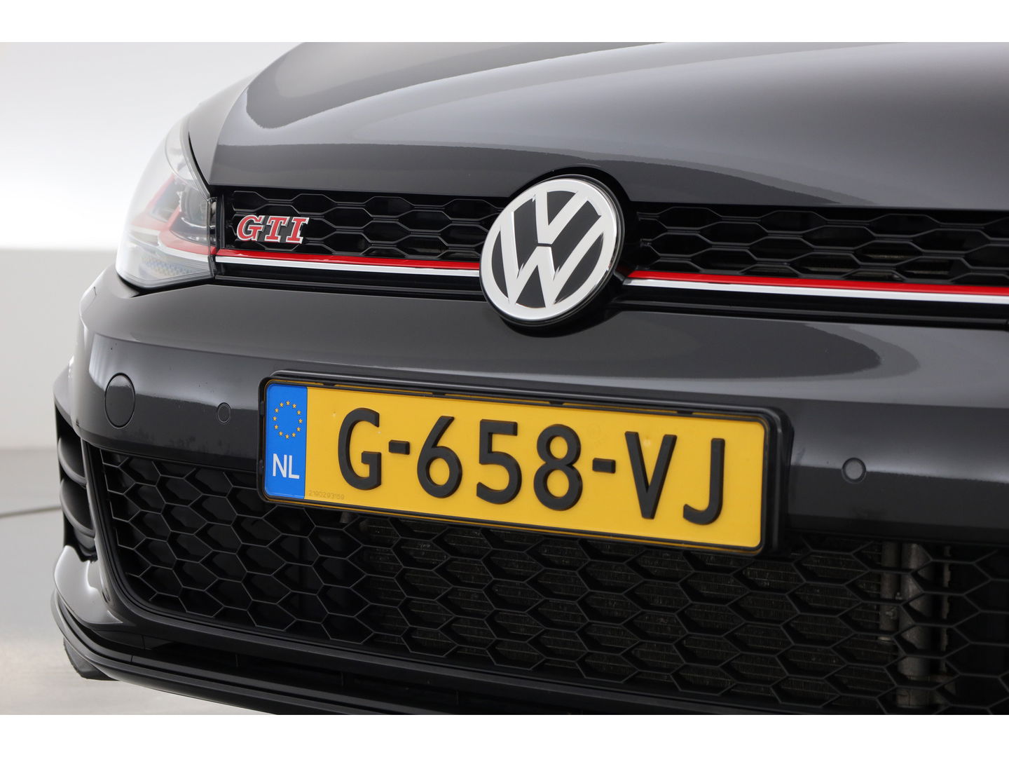Volkswagen Golf 2.0 TSI GTI Performance | Digi. Dashboard | 18'' | Apple CarPlay | Camera | Adapt. Cruise | Stoelverw.