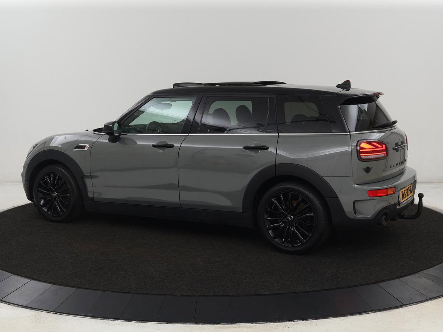 MINI Clubman 2.0 Cooper S | 192pk | Panoramadak | Leder | Trekhaak | Carplay | Navigatie | Parkeerhulp | Full LED | Verwarmde voorruit | Getint glas