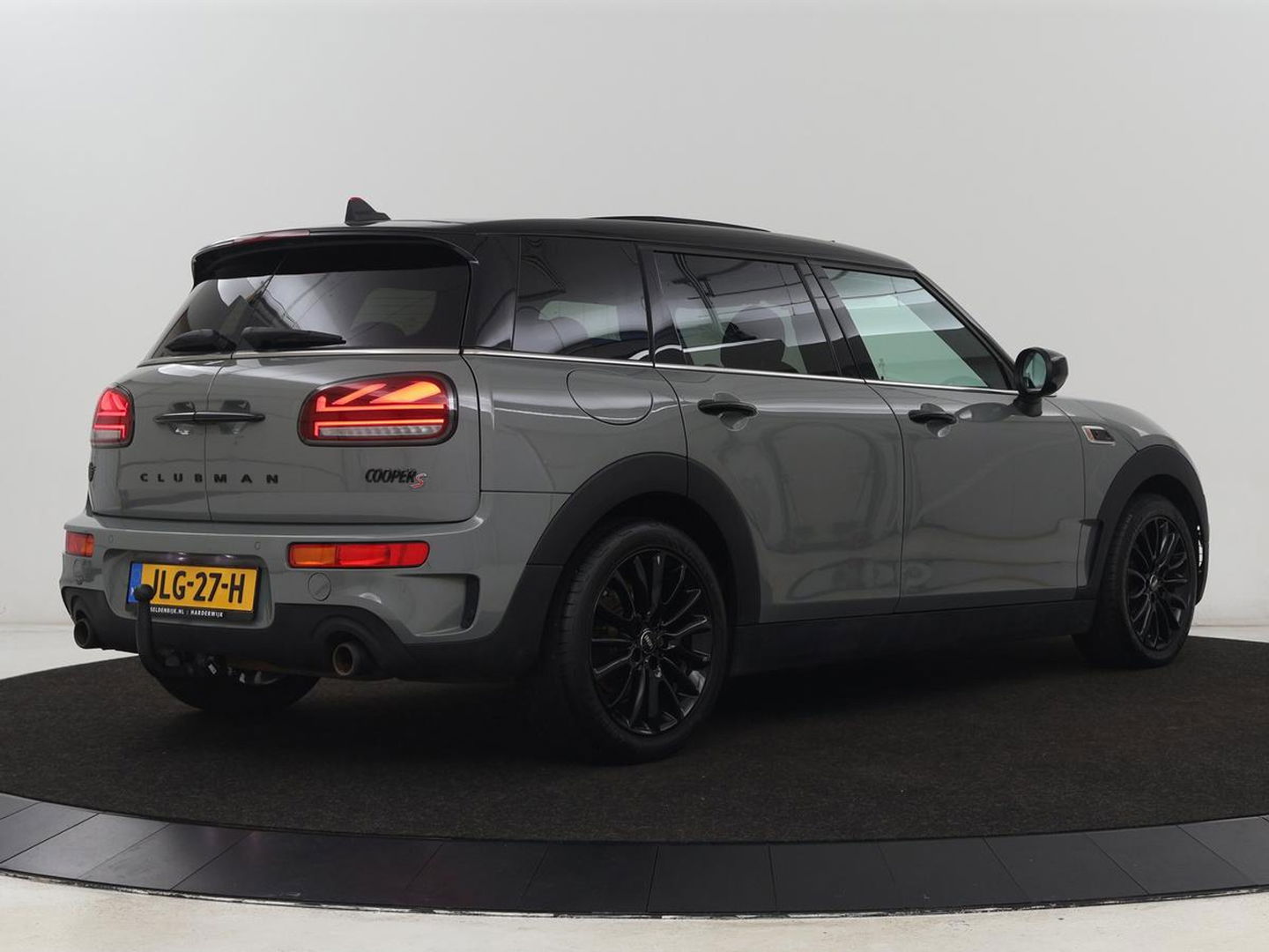 MINI Clubman 2.0 Cooper S | 192pk | Panoramadak | Leder | Trekhaak | Carplay | Navigatie | Parkeerhulp | Full LED | Verwarmde voorruit | Getint glas