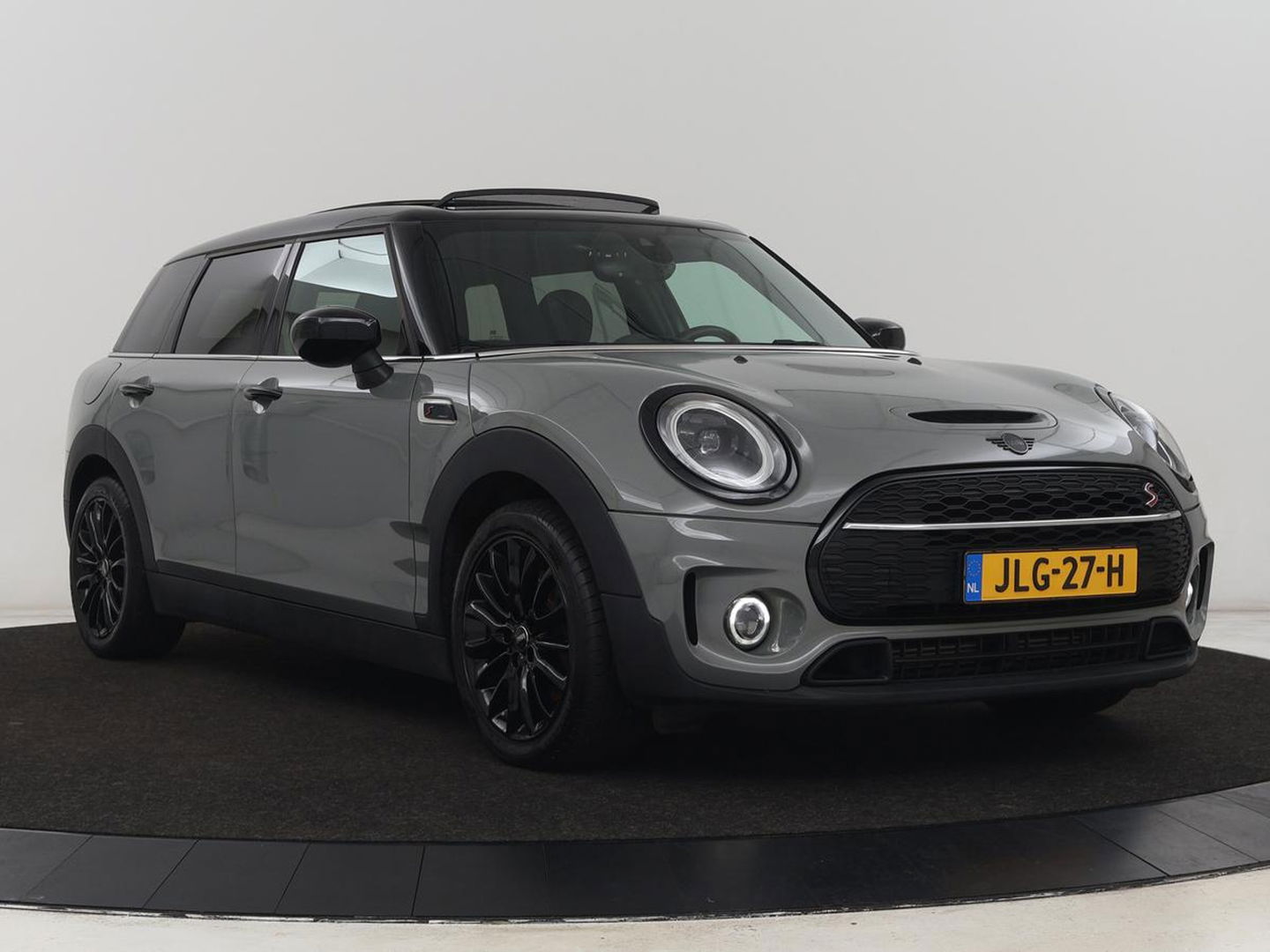 MINI Clubman 2.0 Cooper S | 192pk | Panoramadak | Leder | Trekhaak | Carplay | Navigatie | Parkeerhulp | Full LED | Verwarmde voorruit | Getint glas