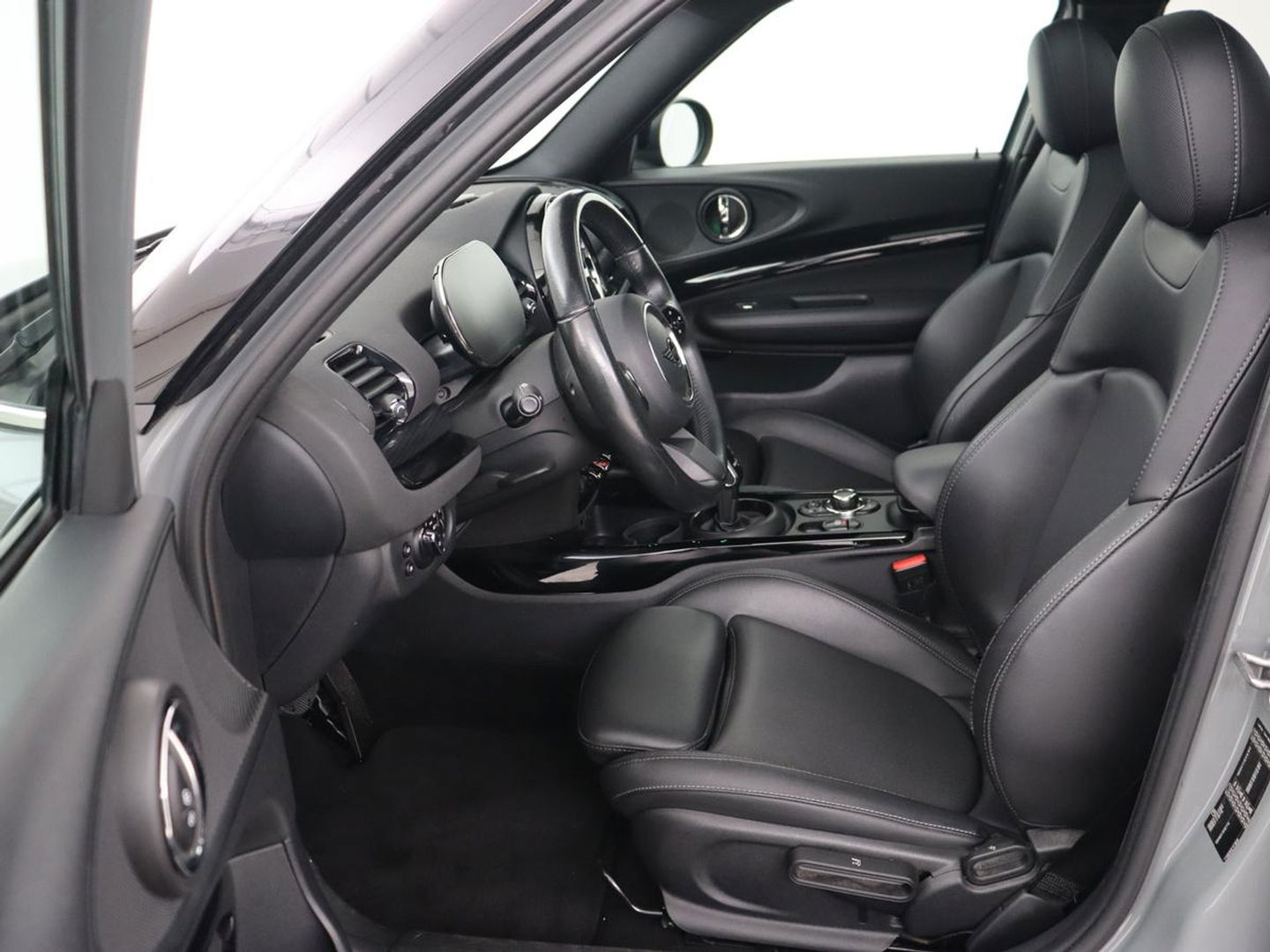 MINI Clubman 2.0 Cooper S | 192pk | Panoramadak | Leder | Trekhaak | Carplay | Navigatie | Parkeerhulp | Full LED | Verwarmde voorruit | Getint glas