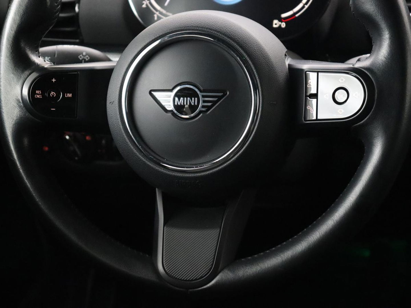MINI Clubman 2.0 Cooper S | 192pk | Panoramadak | Leder | Trekhaak | Carplay | Navigatie | Parkeerhulp | Full LED | Verwarmde voorruit | Getint glas