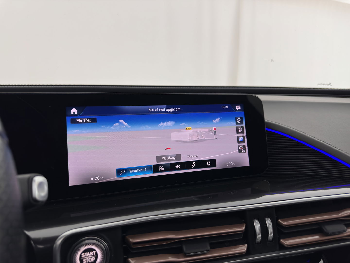 Mercedes-Benz EQC 400 4MATIC 80 kWh AMG (INCL-BTW) Aut. *PANO | BURMESTER-SURROUND | DISTRONIC | LEATHER-MICROFIBRE | FULL-LED | TOP-VIEW | WIDE-SCREEN-COCKPIT | KEYLESS | AIR-SUSPENSION | SPORT-SEATS | PRIVACY-GLASS | AMBIENT-LIGH