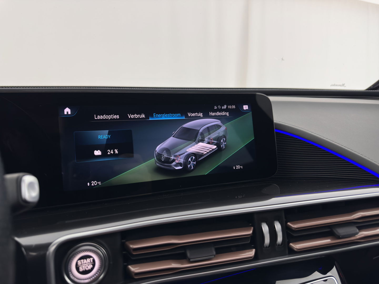 Mercedes-Benz EQC 400 4MATIC 80 kWh AMG (INCL-BTW) Aut. *PANO | BURMESTER-SURROUND | DISTRONIC | LEATHER-MICROFIBRE | FULL-LED | TOP-VIEW | WIDE-SCREEN-COCKPIT | KEYLESS | AIR-SUSPENSION | SPORT-SEATS | PRIVACY-GLASS | AMBIENT-LIGH