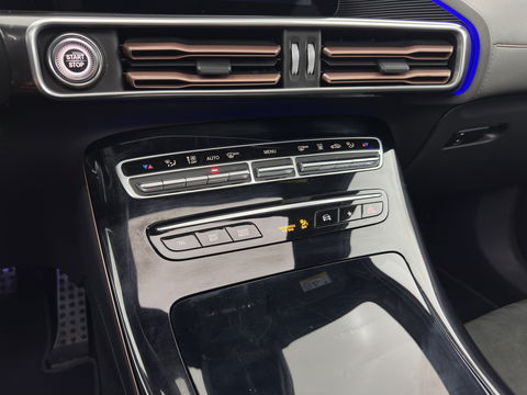 Mercedes-Benz EQC 400 4MATIC 80 kWh AMG (INCL-BTW) Aut. *PANO | BURMESTER-SURROUND | DISTRONIC | LEATHER-MICROFIBRE | FULL-LED | TOP-VIEW | WIDE-SCREEN-COCKPIT | KEYLESS | AIR-SUSPENSION | SPORT-SEATS | PRIVACY-GLASS | AMBIENT-LIGH