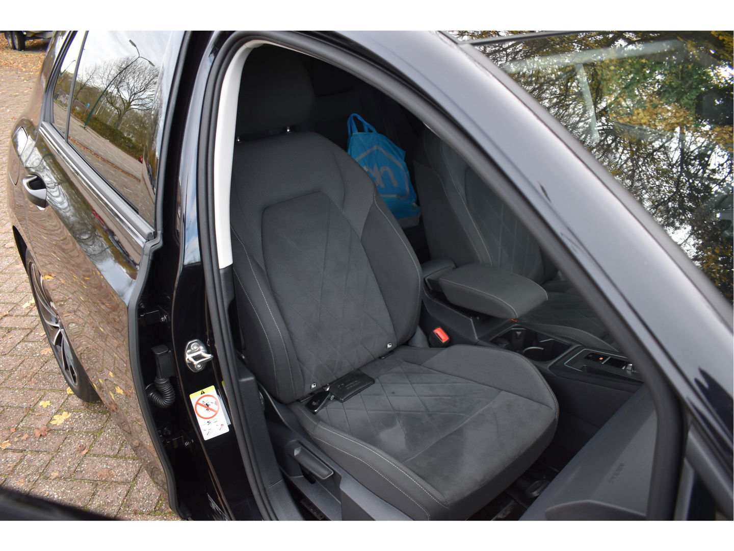 Volkswagen Golf 1.5 eTSI 1st Edition | Open dak | Virtual Cockpit | Carplay | Massagestoel | Nav | Adapt.CC | DAB | Full LED | Compleet