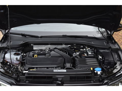 Volkswagen Golf 1.5 eTSI 1st Edition | Open dak | Virtual Cockpit | Carplay | Massagestoel | Nav | Adapt.CC | DAB | Full LED | Compleet