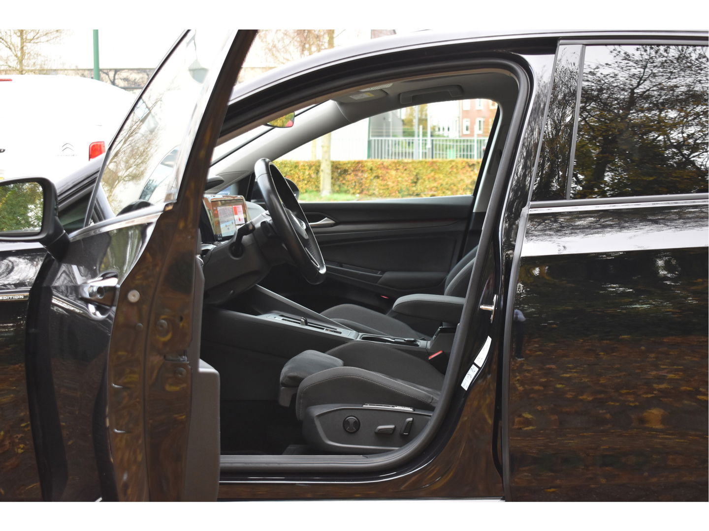 Volkswagen Golf 1.5 eTSI 1st Edition | Open dak | Virtual Cockpit | Carplay | Massagestoel | Nav | Adapt.CC | DAB | Full LED | Compleet