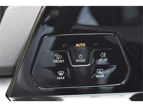 Volkswagen Golf 1.5 eTSI 1st Edition | Open dak | Virtual Cockpit | Carplay | Massagestoel | Nav | Adapt.CC | DAB | Full LED | Compleet