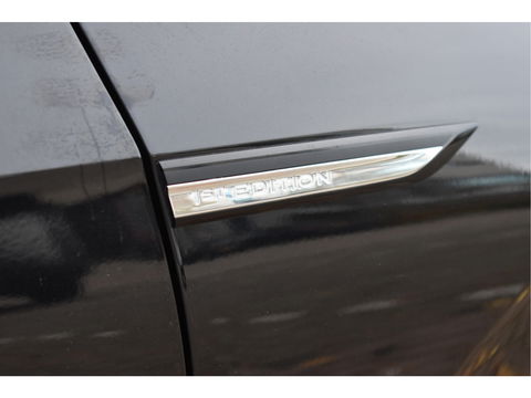 Volkswagen Golf 1.5 eTSI 1st Edition | Open dak | Virtual Cockpit | Carplay | Massagestoel | Nav | Adapt.CC | DAB | Full LED | Compleet