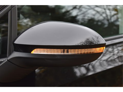 Volkswagen Golf 1.5 eTSI 1st Edition | Open dak | Virtual Cockpit | Carplay | Massagestoel | Nav | Adapt.CC | DAB | Full LED | Compleet