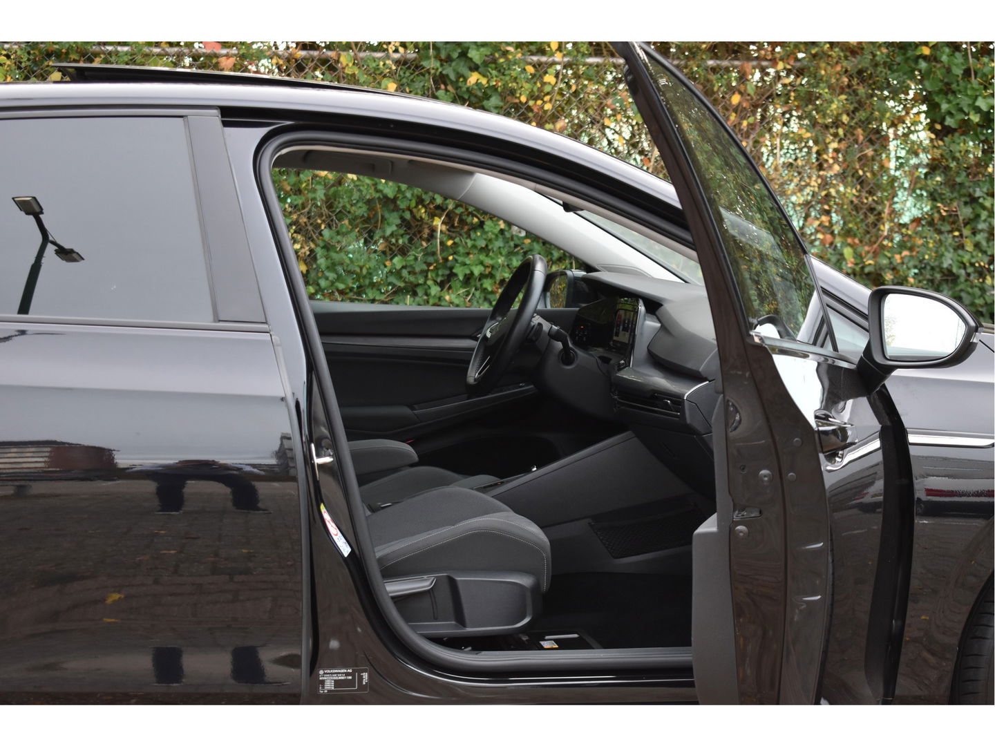 Volkswagen Golf 1.5 eTSI 1st Edition | Open dak | Virtual Cockpit | Carplay | Massagestoel | Nav | Adapt.CC | DAB | Full LED | Compleet